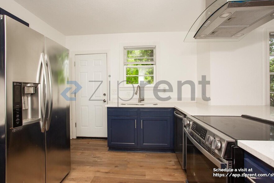 Building Photo - 819 McDuff Ave S