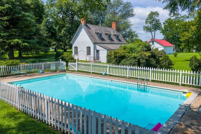 Building Photo - UNIQUE OFFERING-HISTORIC CAPE COD ON URBAN...