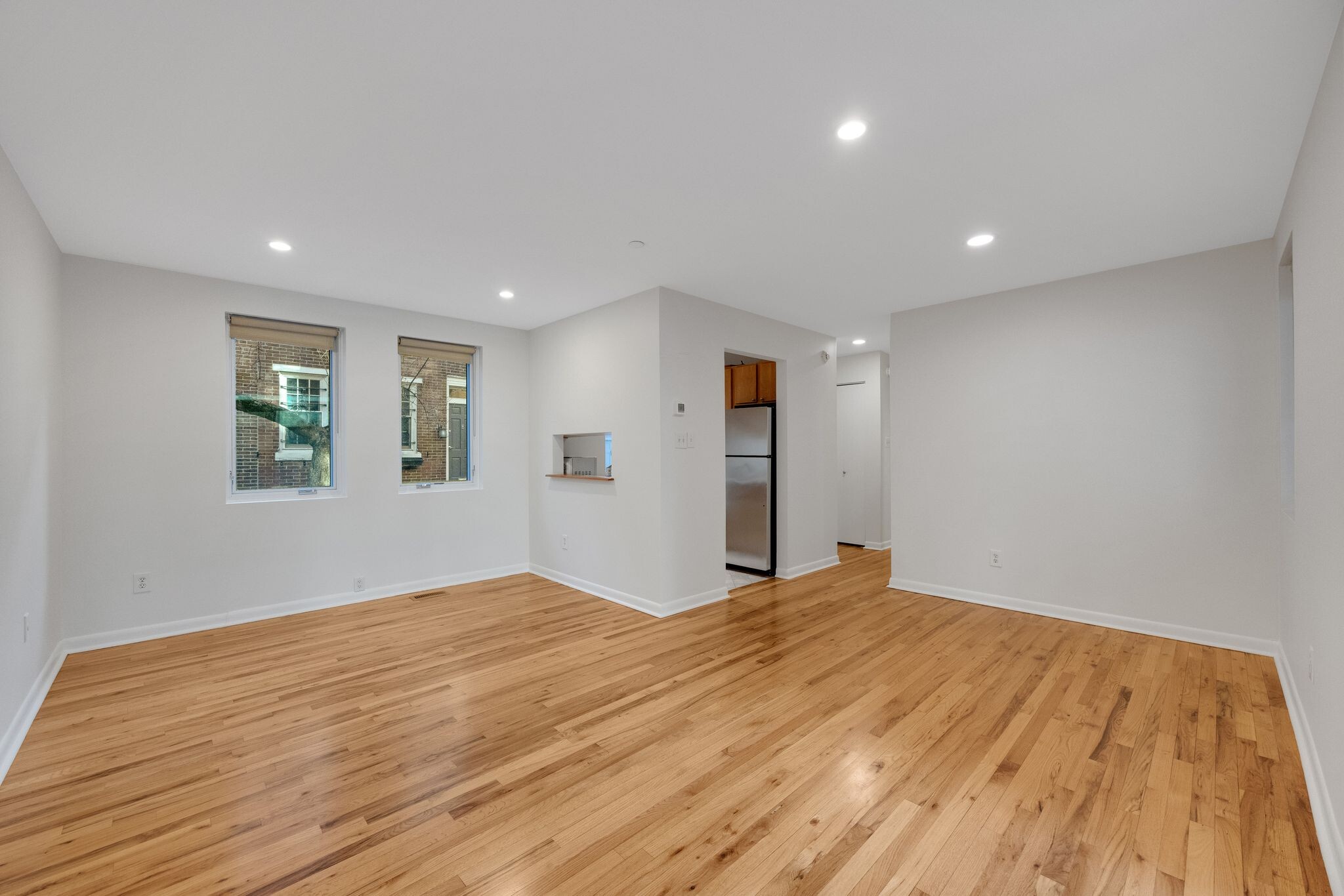 Living room - 220 S Sartain St
