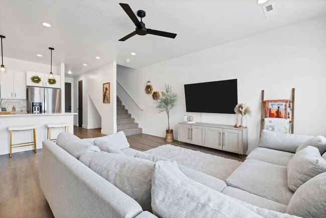 Building Photo - Lovely, Modern Townhome in Scenic Ivins