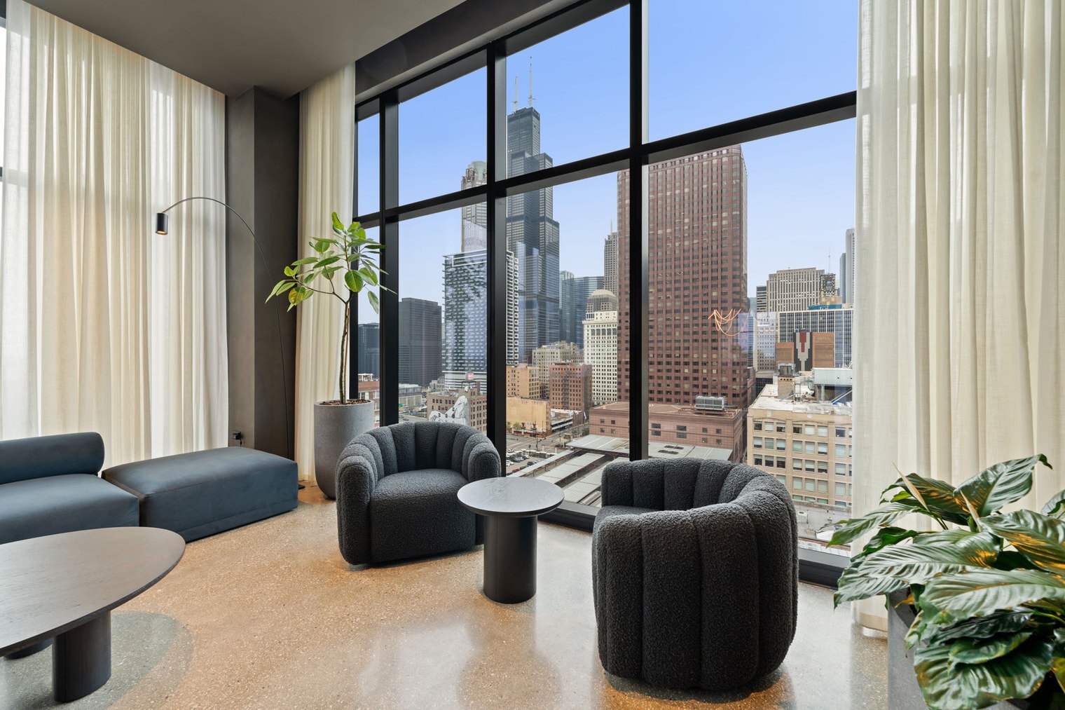 Building Photo - 633 S LaSalle St