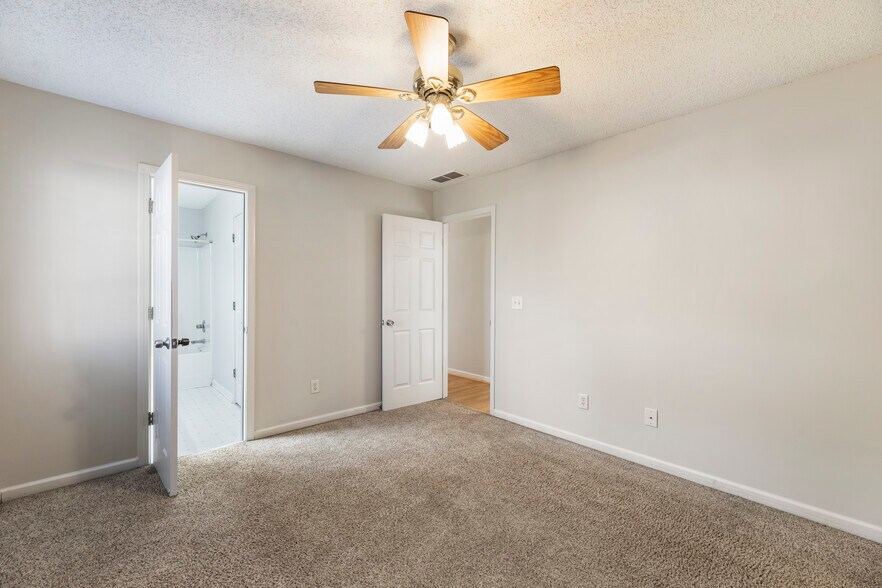 Building Photo - 6605 Overton Cir