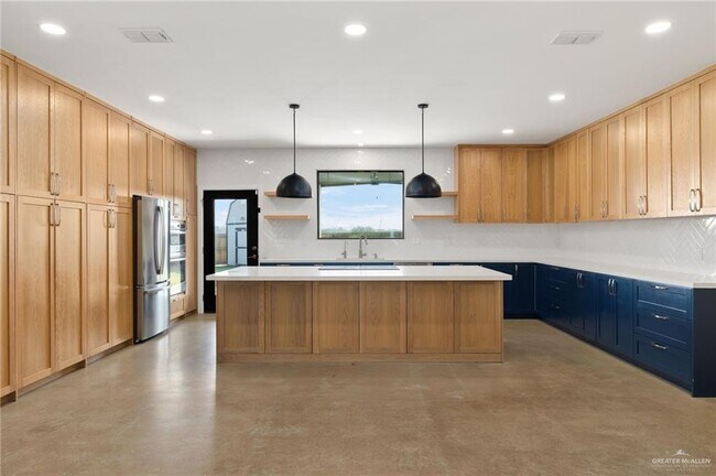 Building Photo - 35 Silverton Cir