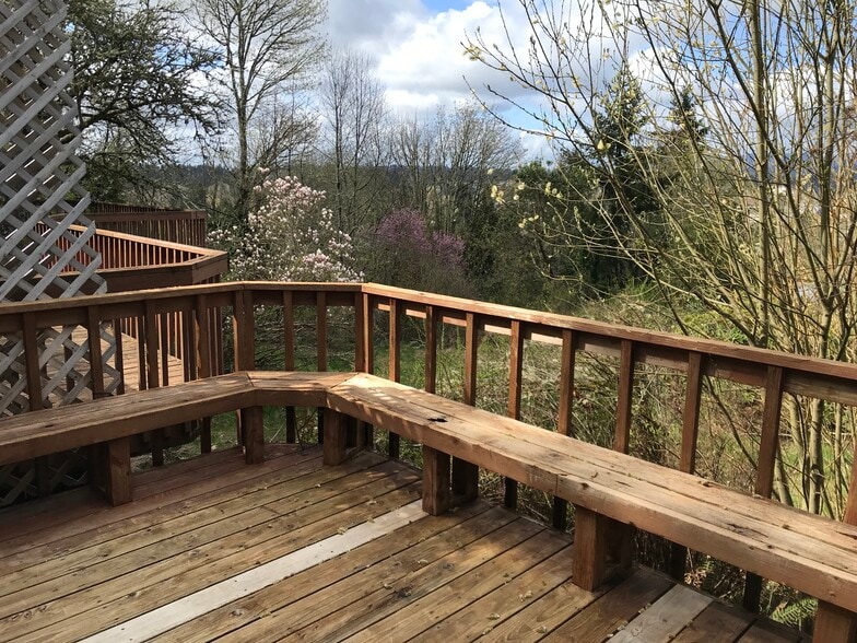 Studio: deck seating - 1609 7th Ave SE