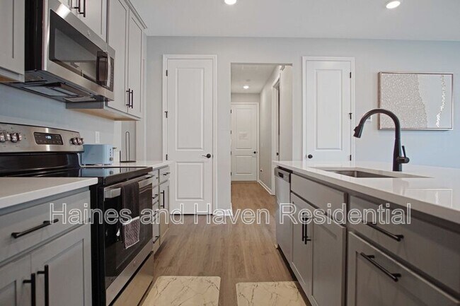 Building Photo - 832 Blue Creek Dr