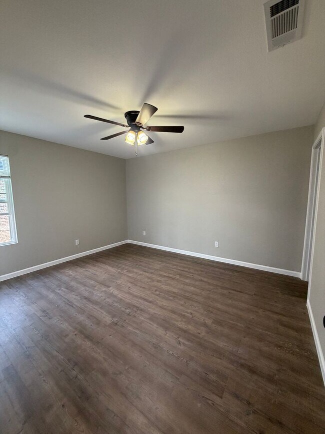 Building Photo - 906 Moxley Dr
