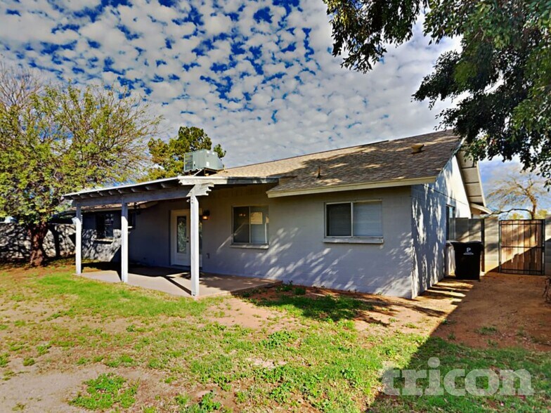 Building Photo - 8427 W Orchid Ln