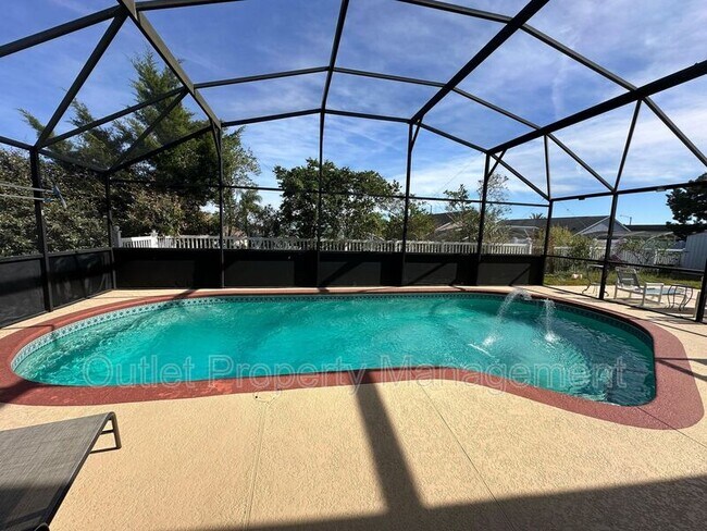 Building Photo - 645 Majesty Dr