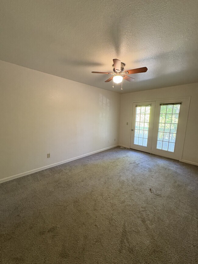 Building Photo - 1748 Mount Olive Dr