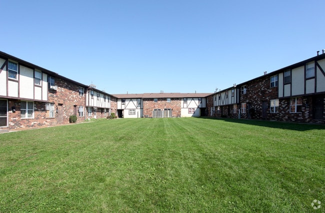 Building Photo - Oak Run Apartments