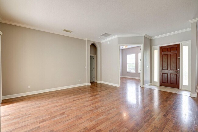 Building Photo - 833 SW Vineland Ct