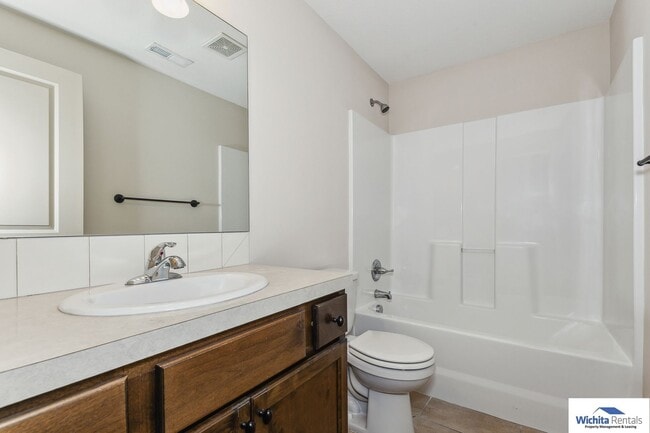 Building Photo - Andover Schools - 4 bedroom 3 bath