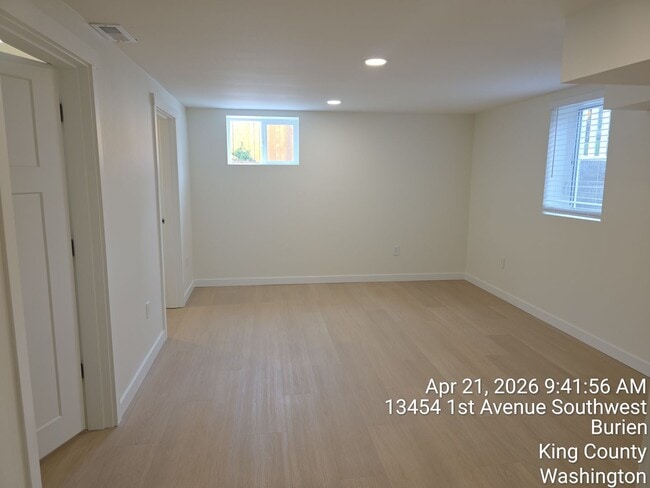 Building Photo - Burien Newly remodeled home - 3 bedrooms 2 bathrooms - A must see - available NOW