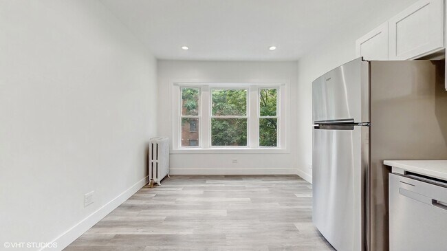 Building Photo - 6500 N Bosworth Ave