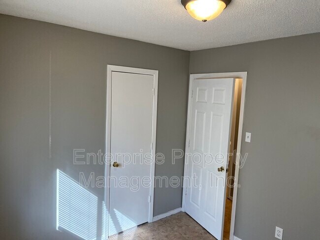 Building Photo - 636 Frayser Dr