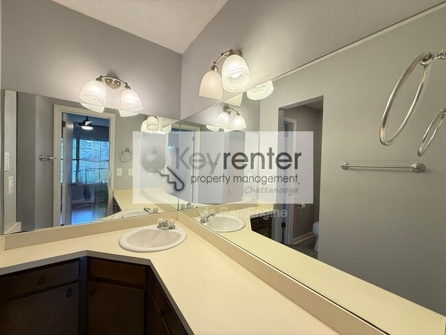 Building Photo - 208 Cliftview Dr