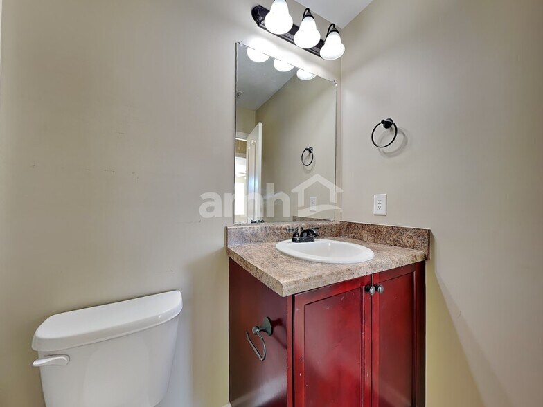 Building Photo - 112 Broken Bit Cir