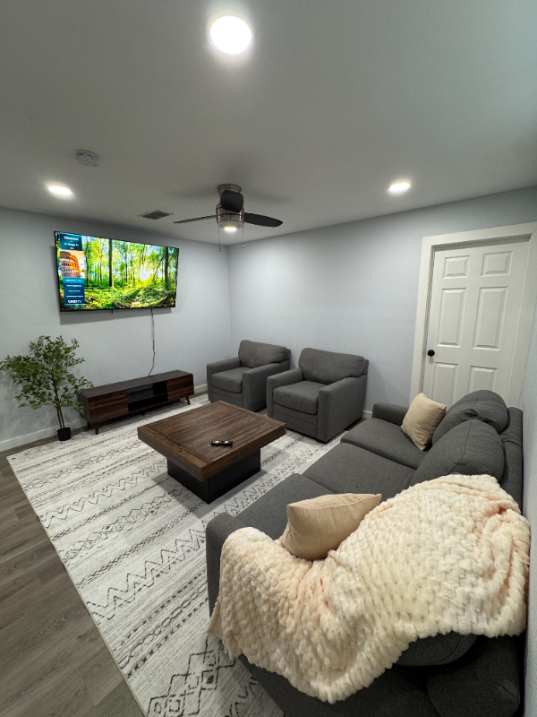 Building Photo - 1501 Sagebrush Dr
