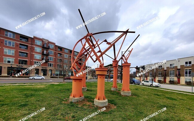 Building Photo - 3001 Gillham Rd