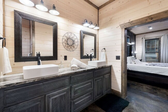 Building Photo - 222 Lost Creek Trl