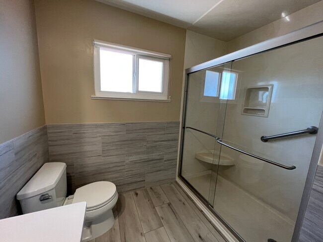 Building Photo - 3856 Brookside Dr