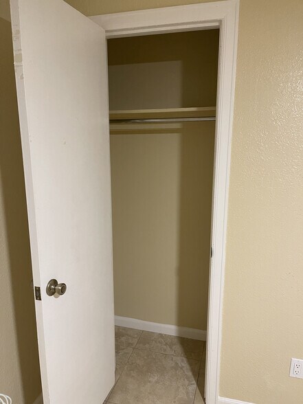 Building Photo - 3211 Jersey Ct