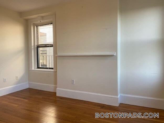 Building Photo - 881 Massachusetts Ave