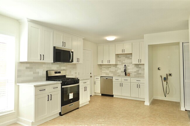 Building Photo - 7918 Prestwood Dr
