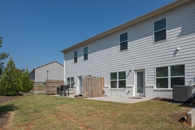 Building Photo - 1526 Fern Ridge Ln