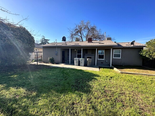 Building Photo - APPLY FOR THIS BEAUTIFUL HOME TODAY!