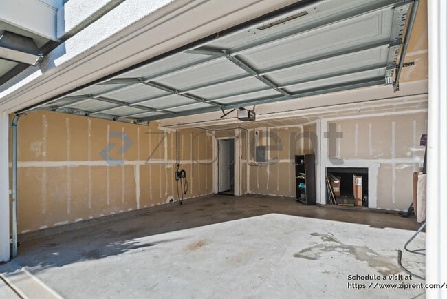 Building Photo - 18404 Emerald Ln