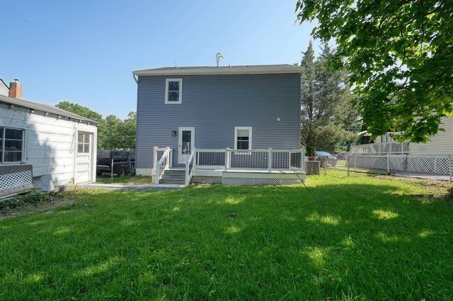 Building Photo - 112 Fox Way