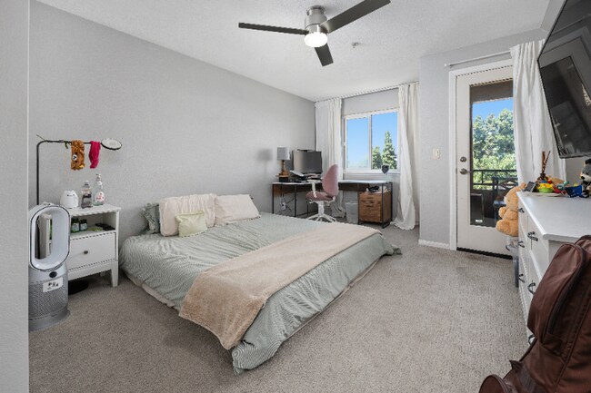 Building Photo - 3550 Lebon Dr