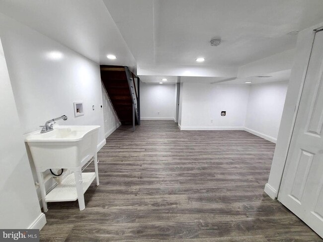 Building Photo - 4715 Dartford Ave