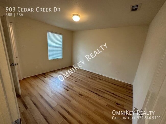 Building Photo - 903 Cedar Creek Dr