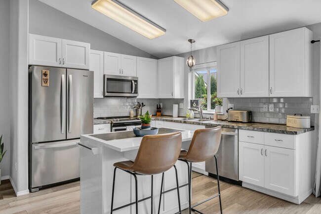 Building Photo - 1319 Golf Club Rd SE