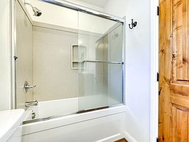 Building Photo - 405 E Main St