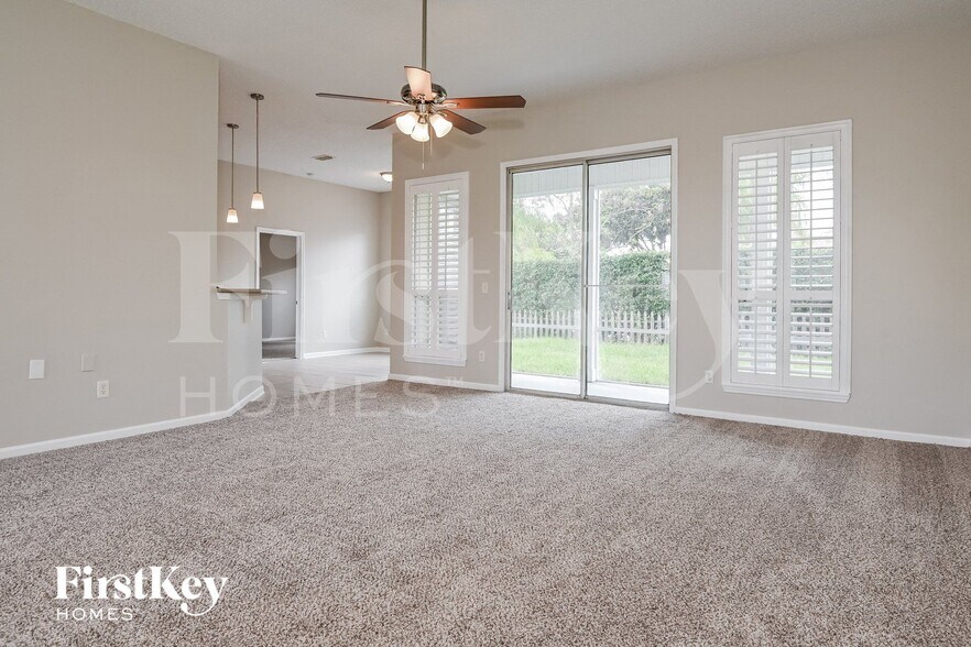 Building Photo - 2352 Longmont Dr