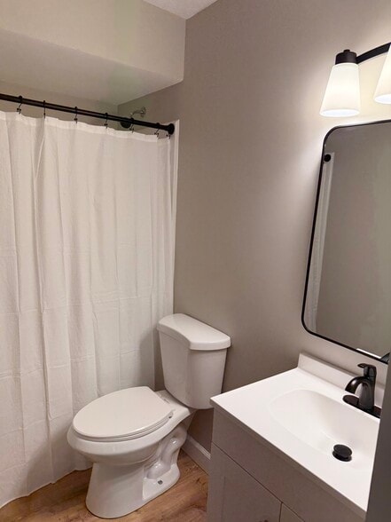 Bathroom - 5363 Burgundy Pl