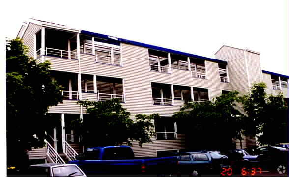 Building Photo - Columbia Point West