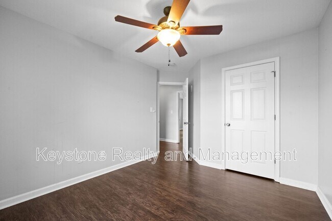 Building Photo - 1405 Mutual Dr