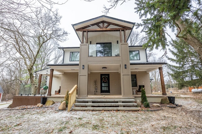 Building Photo - 7980 Royal Ave