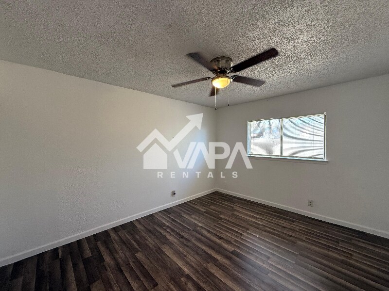 Building Photo - 826 Thrasher Dr