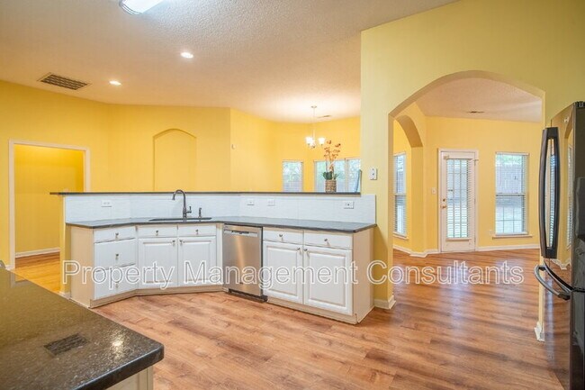 Building Photo - 216 Horseshoe Bend N