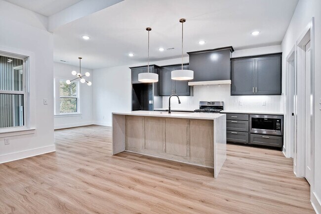 Building Photo - 5 Bayhill Ln