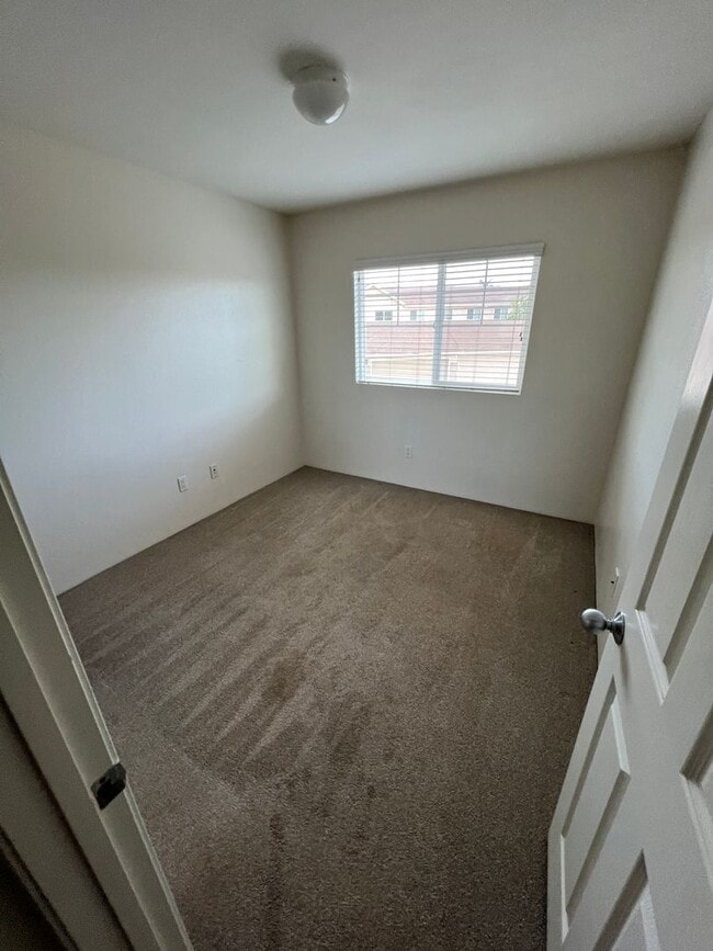 Building Photo - Spinnaker Townhouse $3250.00! 2 Story 3bd ...