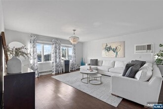 Building Photo - 557 Market St