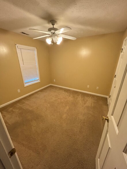 Building Photo - 320 Peterson Pl