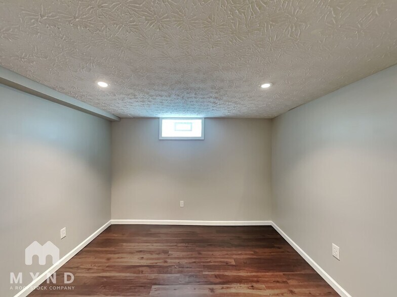 Building Photo - 6576 Canby Pl