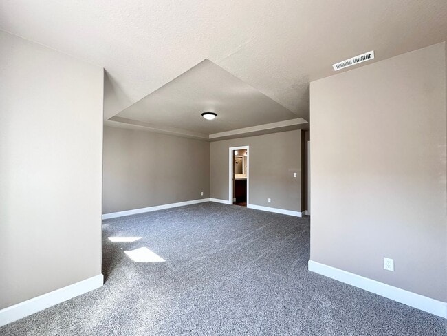 Building Photo - Modern 3 Bed/2.5 Bath with Double Car Garage Townhome in Sandy, OR!